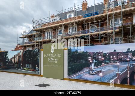 Hartland Village, nouveau développement de logements près de Fleet dans le Hampshire, Angleterre, Royaume-Uni Banque D'Images