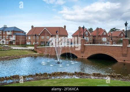 Hartland Village, nouveau développement de logements près de Fleet dans le Hampshire, Angleterre, Royaume-Uni Banque D'Images