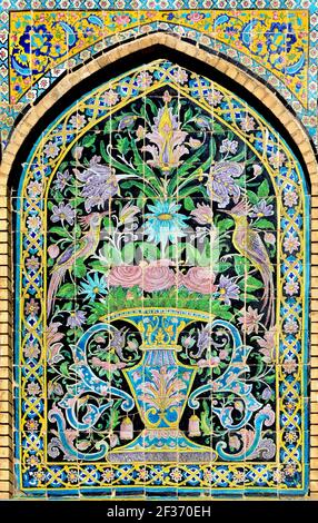 Œuvres d'art en carreaux de céramique dans le palais de Golestan à Téhéran, période de Qentra Banque D'Images