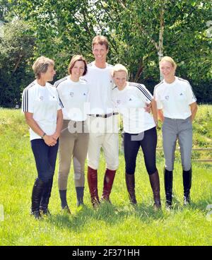 ÉQUIPE OLYMPIQUE BRITANNIQUE. L-R MARY KING, LUCY WIEGERSMA, WILLIAM FOX-PIT, ZARA PHILLIPS ET SHARON HUNT. 9/6/2008. PHOTO DAVID ASHDOWN Banque D'Images