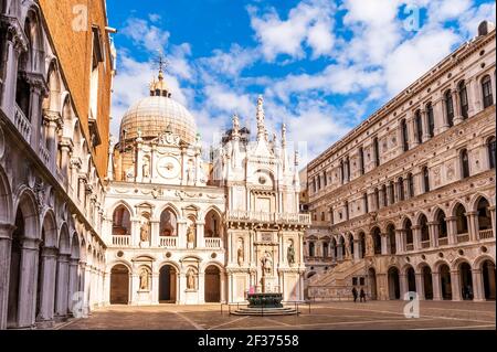 La cour intérieure du Palais des Doges et de la Basilique, Piazza San Marco à Venise en Vénétie, Italie Banque D'Images