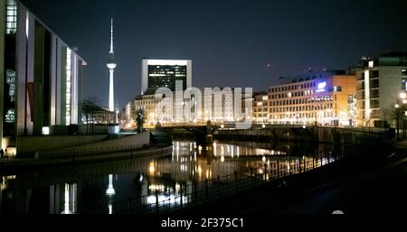 Quartier du gouvernement de Berlin la nuit Banque D'Images