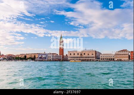 Palais des Doges et Campanile de la lagune de Venise en Vénétie, Italie Banque D'Images