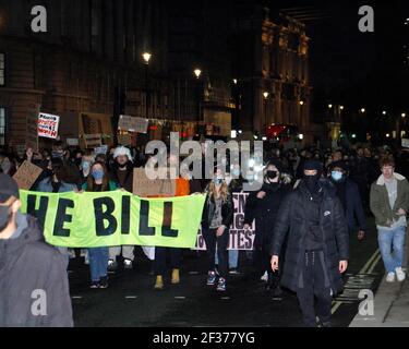 Londres, Royaume-Uni. 15 mars 2021. Les manifestants marchent sur la place Trafalgar pour s'opposer aux nouvelles restrictions du droit de protestation. Londres. 15 mars 2021. Credit: One Up Top Editorial Images/Alamy Live News
