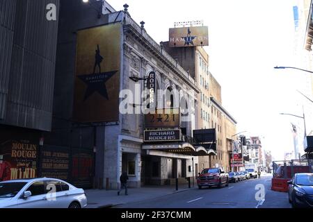 NEW YORK, NY- MARS 12: Le chapiteau et le théâtre extérieur de Hamilton, un an après la fermeture de Broadway en raison de la pandémie du coronavirus. Richard Rodgers Theatre, le 12 mars 2021, à New York. Crédit : Joseph Marzullo/MediaPunch Banque D'Images