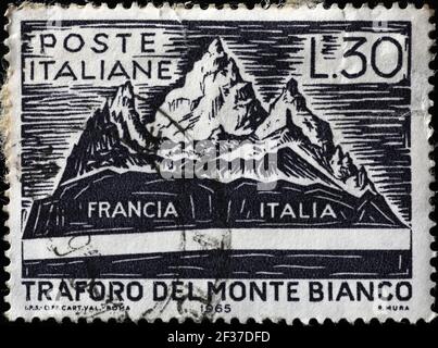 Célébration du tunnel du Mont blanc sur timbre italien Banque D'Images