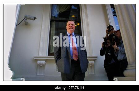 Ken Clarke MP juin 2001 Conférence de presse Photocall l'annonce est de défendre la prétention pour la direction du parti conservateur Banque D'Images