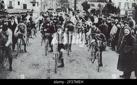 Primera sortida Volta Ciclista a Catalunya (1911). Banque D'Images