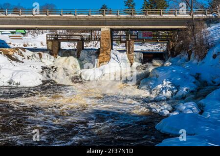 Zone de conservation de Muskoka High Falls Comté de Muskoka Algonquin Highlands Bracebridge Ontario Canada en hiver Banque D'Images