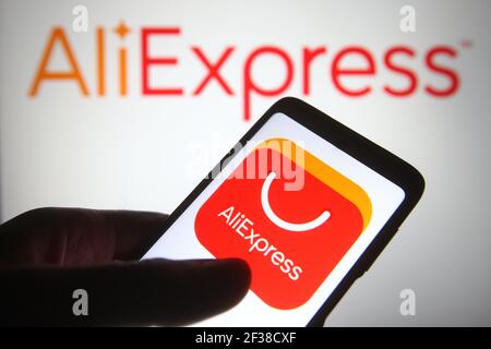 Ukraine. 15 mars 2021. Dans cette illustration, le logo Alibaba d'un service de vente en ligne chinois appartenant au groupe Alibaba est visible sur un écran de smartphone et de pc. Crédit : SOPA Images Limited/Alamy Live News Banque D'Images