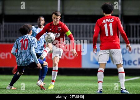 ALKMAAR, PAYS-BAS - MARS 15: Kian Fitz-Jim de Jong Ajax, Peer Koopmeiners de Jong AZ pendant le match néerlandais de Keukenkampidicoenie entre AZ U23 a Banque D'Images