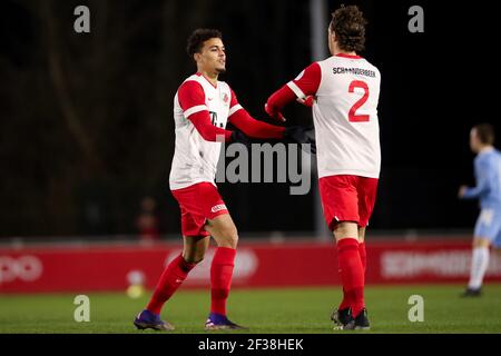 UTRECHT, PAYS-BAS - MARS 15: Ruben Kluivert du FC Utrecht U23 et Giovanni troupe du FC Utrecht U23 pendant le match Keuken Kampioen Divie betwe Banque D'Images