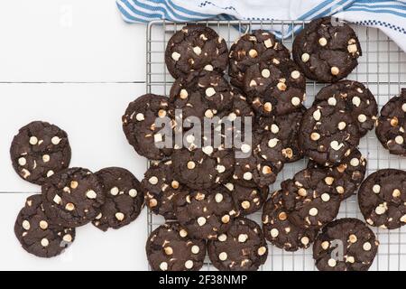 Biscuits aux pépites de chocolat blanc faits maison. Biscuits aux pépites de chocolat Banque D'Images