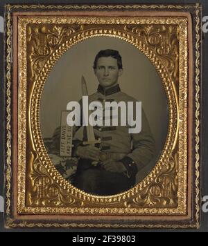 Salle Henry Augustus Moore de Co. F, 15e Régiment d'infanterie du Mississippi, avec de l'artillerie épée courte et panneau de Jeff Davis et le Sud ! Banque D'Images
