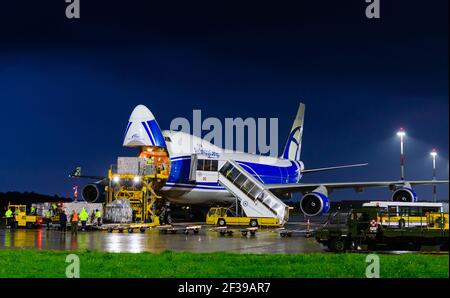 hoersching, autriche, 03 septembre 2018, boeing 747-400 cargo vo-bia exploité par un pont aérien chargé à l'aéroport de linz Banque D'Images