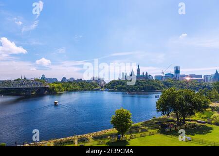 Géographie / voyage, Canada, Ottawa, Colline du Parlement, Rideau de canal, château Laurier, Pont Alexandra, droits supplémentaires-autorisation-Info-non-disponible Banque D'Images