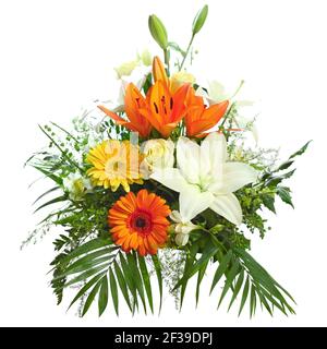 Bouquet de fleurs naturel isolé sur fond blanc dans des couleurs vives. Nénuphar orange et blanc avec fleurs jaunes, orange et blanches. Arrangement floral Banque D'Images