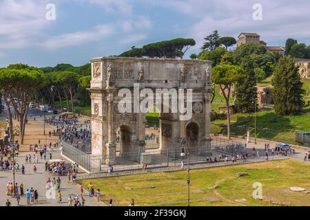 Géographie / Voyage, Italie, Latium, Rome, Arche de Constantine côté nord, vue du Colisée, droits supplémentaires-déstockage-Info-non-disponible Banque D'Images