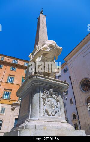 Géographie / voyage, Italie, Latium, Rome, plaza della minerva, obélisque avec statue d'éléphant de Gian Lore, droits supplémentaires-déstockage-Info-non-disponible Banque D'Images