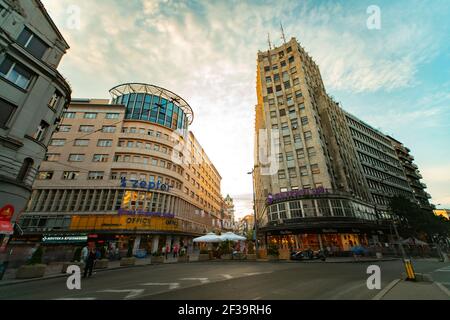 Vue à angle bas du bâtiment de bureaux Zepter dans la ville de Belgrade Banque D'Images