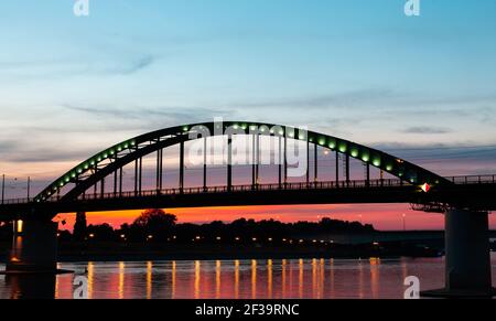 Vue sur le vieux pont de Sava sur la rivière Sava dans la ville de Belgrade Banque D'Images