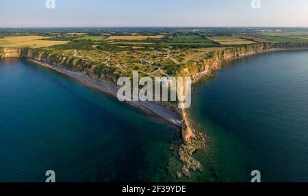 Petite pointe "pointe du hoc" (Normandie, Nord-Ouest de la France) : une des plages du débarquement de Normandie le 6 juin 1944. (Non disponible pour le poste Banque D'Images