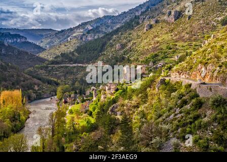 Village de Sainte-Enimie, rivière Tarn, Gorges du Tarn, massif Central, commune Gorges du Tarn Causses, département Lozère, région occitanie, France Banque D'Images