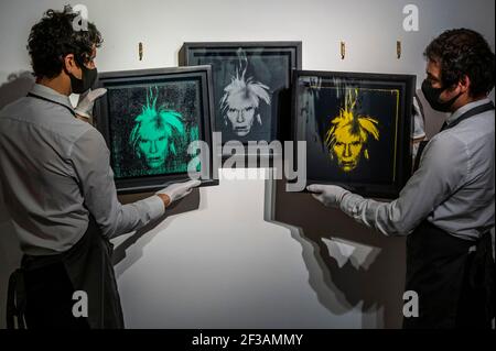 Londres, Royaume-Uni. 16 mars 2021. Andy Warhol, Three Self-Portraits, exécuté en 1986, estimation: £1,200,000-1,800,000 - derrière des portes fermées: Les préparatifs ont lieu à christie's avant la vente en direct de la soirée d'art du XXe siècle et l'art de la vente surréelle le 23 mars crédit: Guy Bell/Alay Live News Banque D'Images