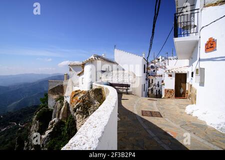 Le village blanc de Comares, au sommet de la montagne, dans la région de l'Axarquia en Andalousie, Espagne, Europe Banque D'Images