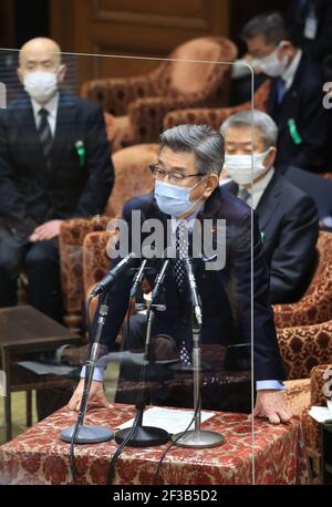 Tokyo, Japon. 16 mars 2021. Le ministre japonais des Affaires intérieures et des Communications, Ryota Takeda, répond à une question lors de la session du comité du budget de la Chambre basse à la Diète nationale à Tokyo, le mardi 16 mars 2021. Credit: Yoshio Tsunoda/AFLO/Alay Live News Banque D'Images