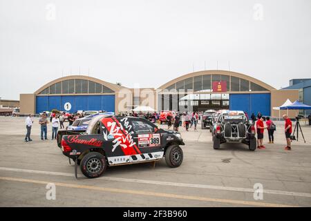 389 ZHITAO He (chn), ZHAO Kai (chn), Toyota, Yong Racing Team, Groupe T1, Classe 1, Auto, pendant le Dakar 2019, scrutateurs, vérifications, Pérou, Lima, Du 4 au 5 janvier - photo Antonin Vincent / DPPI Banque D'Images