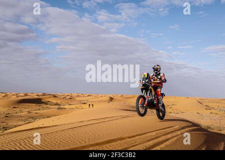 16 Benavides Luciano (arg), KTM, Red Bull KTM Factory Team, moto, Vélo, Motul, action pendant la phase 6 du Dakar 2020 entre Ha'il et Riyad, 830 km - SS 478 km, en Arabie Saoudite, le 10 janvier 2020 - photo DPPI Banque D'Images