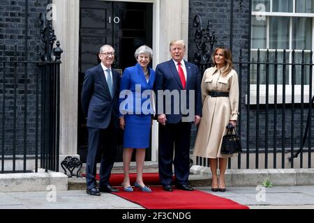 LONDRES, ROYAUME-UNI - 04 juin 2019 : Philip May, le Premier ministre Theresa May, le président américain Donald Trump et la première dame Melania Trump posent en dehors du no Banque D'Images