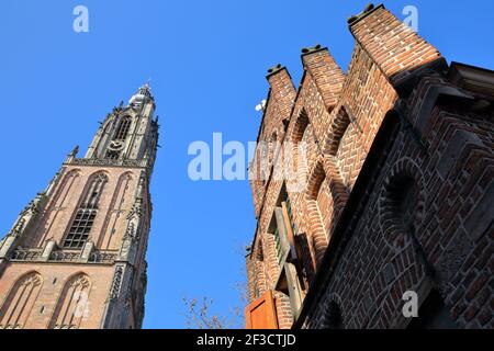 L'impressionnante onze Lieve Vrouwe Toren (tour de l'église notre-Dame) à Amersfoort, Utrecht, pays-Bas Banque D'Images