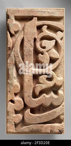 Fragment de Frieze, Iran, XIe siècle. L'inscription de la frise peut avoir d'abord appelé Seljuq sultan Malik Shah (r. 1073-92). Banque D'Images