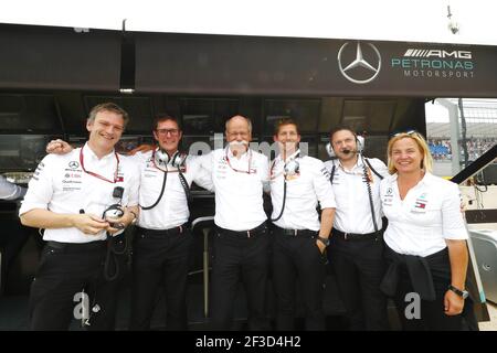 ZETSCHE Dieter, PDG Daimler AG Mercedes, PDG Daimler AG avec ALLISON James (gbr), Directeur technique Mercedes AMG F1 Petronas GP, Portrait et Britta Seeger lors du Championnat du monde de Formule 1 2018, Grand Prix de france du 22 au 24 juin au Castellet - photo DPPI Banque D'Images