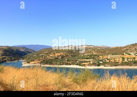 Le réservoir de Kouris, à 15 km de Limassol, Chypre Banque D'Images