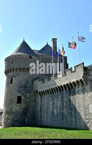 Guérande (nord-ouest de la France) : remparts de la vieille ville avec la porte de Saint-Michel Banque D'Images