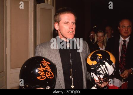 BEVERLY HILLS, CA - 1ER MARS : Gary Busey à la conférence de presse sur son accident de moto presque mortel le 4 décembre et son opposition aux lois obligatoires pour les motocyclistes de plus de 21 à porter des casques le 1er mars 1989 à l'hôtel Beverly Hills à Beverly Hills, Californie crédit : Ralph Dominguez/MediaPunch Banque D'Images