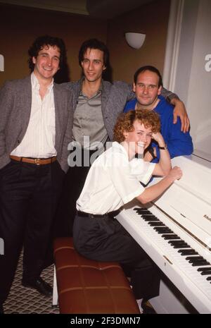 Mark Linn-Baker, Bronson Pinchot, Lisa Cutter et Ernie Sabella 1986 crédit: Ralph Dominguez/MediaPunch Banque D'Images