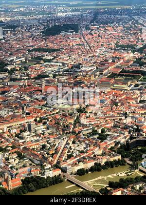 Vol au-dessus de la ville de Munich en Bavière en Allemagne 5.7.2020 Banque D'Images