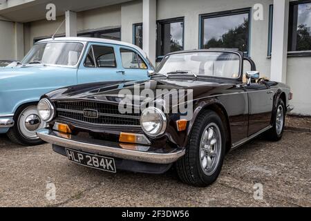 1971 Triumph TR6 exposé à Lenwade Industrial Estate, Norfolk, Royaume-Uni. Banque D'Images