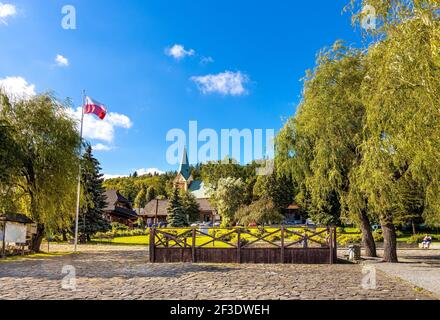 Lanckorona, Pologne - 27 août 2020 : vue panoramique sur la place du marché central de la ville historique de Lanckorona, musée royal en plein air, dans la région montagneuse Banque D'Images