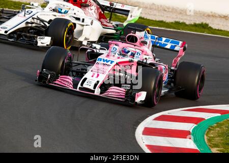 PEREZ Sergio (mex), Force India F1 VJM11, ERICSSON Marcus (swe), Alfa Romeo Sauber F1 Team C37, action pendant les épreuves d'hiver de Formule 1 2018 à Barcelone, Espagne du 6 au 9 mars - photo DPPI Banque D'Images