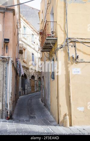 Sassari rues étroites basées dans la vieille ville de la ville. Sassari est la deuxième plus grande ville de Sardaigne. Banque D'Images