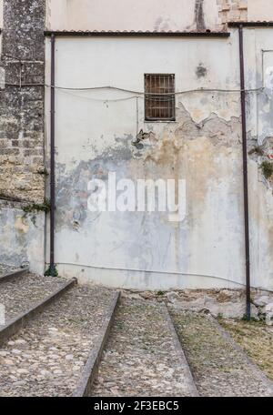 Sassari rues étroites basées dans la vieille ville de la ville. Sassari est la deuxième plus grande ville de Sardaigne. Banque D'Images