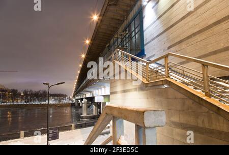 Rivière Moskva, pont Luzhnetskaya (pont Metro) en hiver. Moscou, Russie Banque D'Images