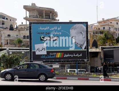 Sur une photo prise le 11 mars 2021, un panneau d'affichage des élections pour le Parti de la liste commune arabe d'Israël dépeint le Premier ministre Benjamin Netanyahou, à la lecture de « ne pas être dupe » à Umm al-Fahm, dans le nord d'Israël. Netanyahou fait face à sa quatrième tentative de réélection depuis deux ans, lorsque les Israéliens vont aux urnes le 23 mars. Photo par Debbie Hill/UPI Banque D'Images