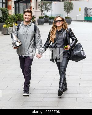 Dansant sur glace, le champion Sonny Jay, a vu partir de son émission FM Capital avec son fiancé Lauren Faith aux studios radio mondiaux de Londres. (Photo de Brett Cove / SOPA Images / Sipa USA) Banque D'Images