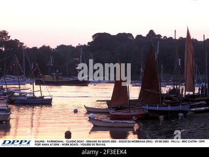 VOILE - PATRIMOINE - BATEAU CLASSIQUE - SEMAINE DU GOLFE 2003 - GOLFE DU MORBIHAN (FRA) - 29/05/2003 - PHOTO : ERIC CATTAN / DPPI PORT ANNA À SÈNE - BATEAUX DE TRAVAIL - VOILIERS DE TRAVAIL Banque D'Images